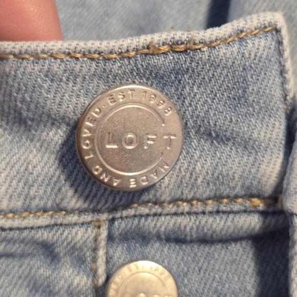 LOFT Womens Mid Rise Light Wash Buttonfly Boyfriend Denim Jeans Size 30 / 10 - Picture 7 of 10